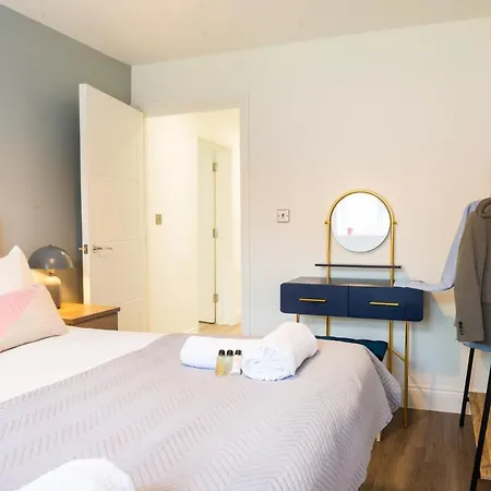 The Pinky: Cozy Hatfield Apartment with Free Parking Exterior photo